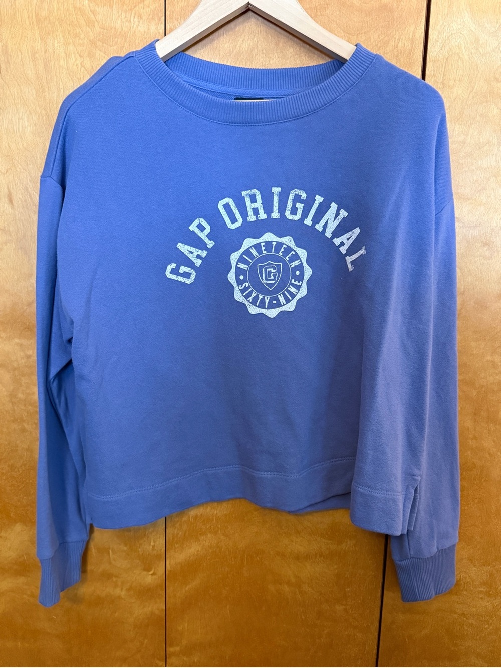GAP Body Cropped Blue Crewneck Sweatshirt with White Logo Women Size Large
